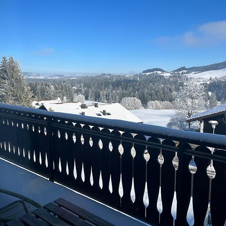 Helle Wohnung Mit Grossem Balkon Oberreute Bagian luar foto