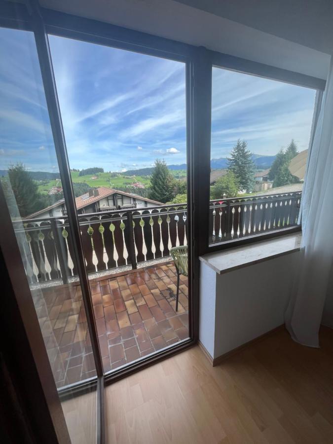 Helle Wohnung Mit Grossem Balkon Oberreute Bagian luar foto