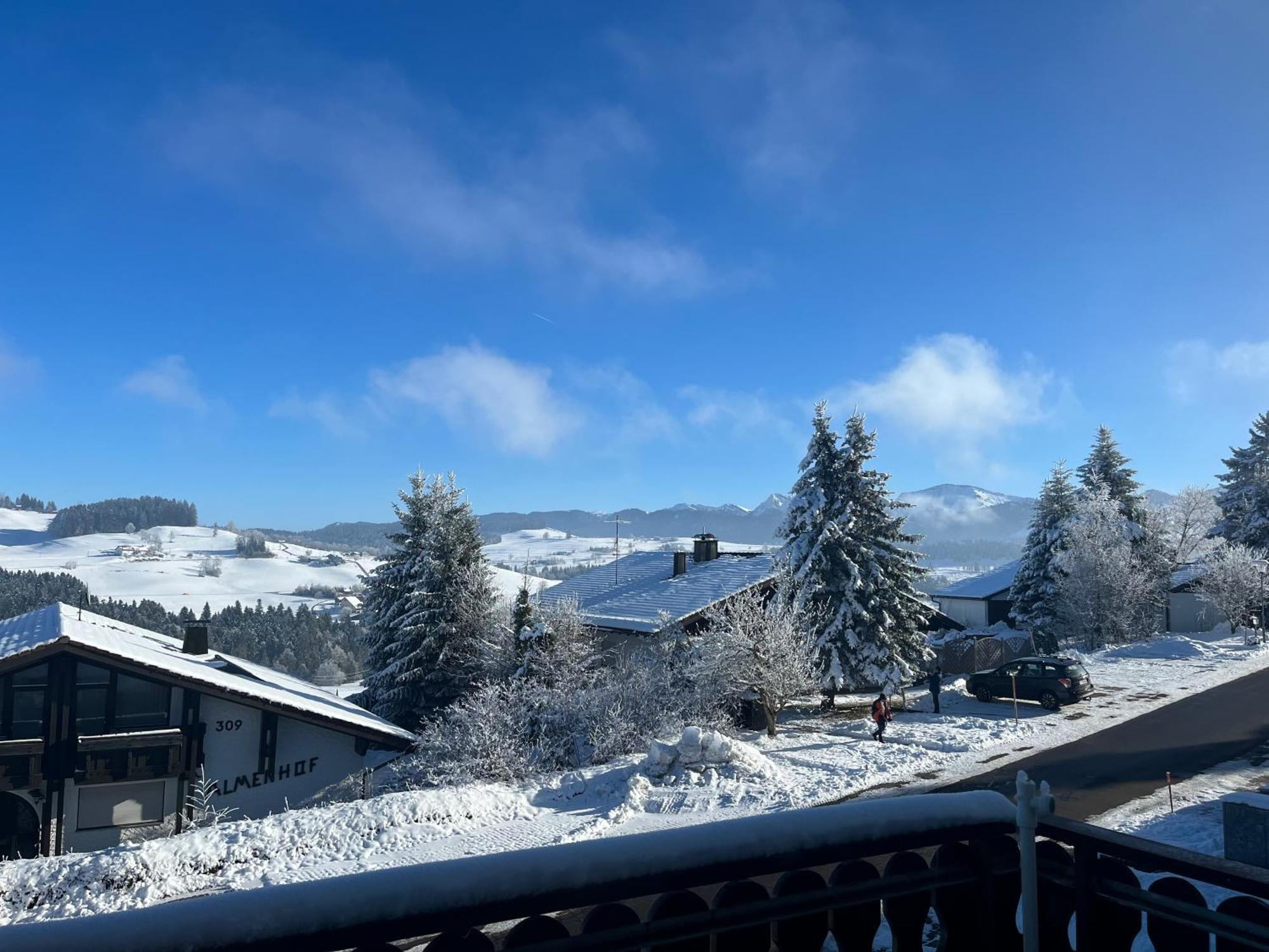 Helle Wohnung Mit Grossem Balkon Oberreute Bagian luar foto